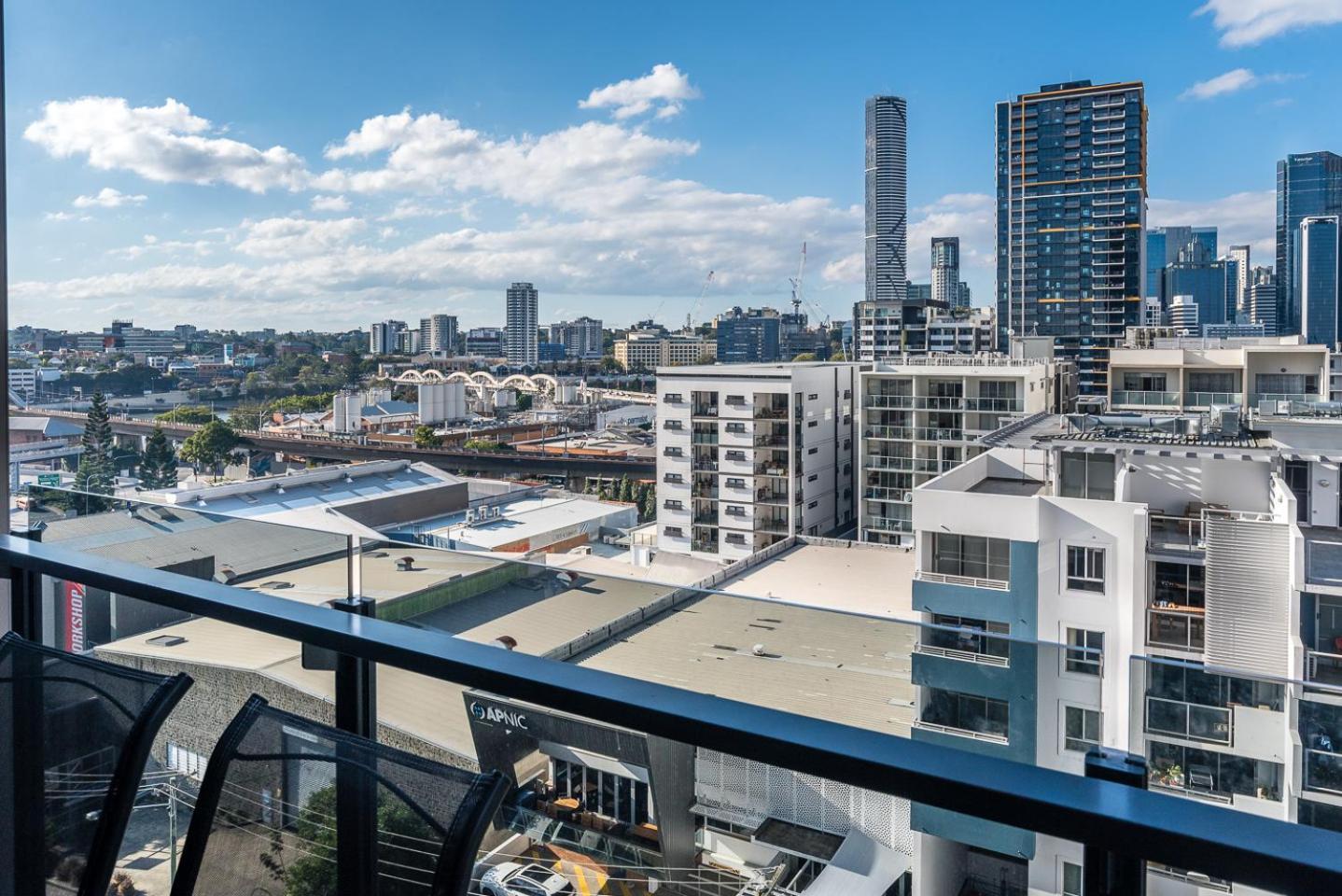 Apartment 1-bedroom With Pool, Sauna, And Parking In South Brisbane