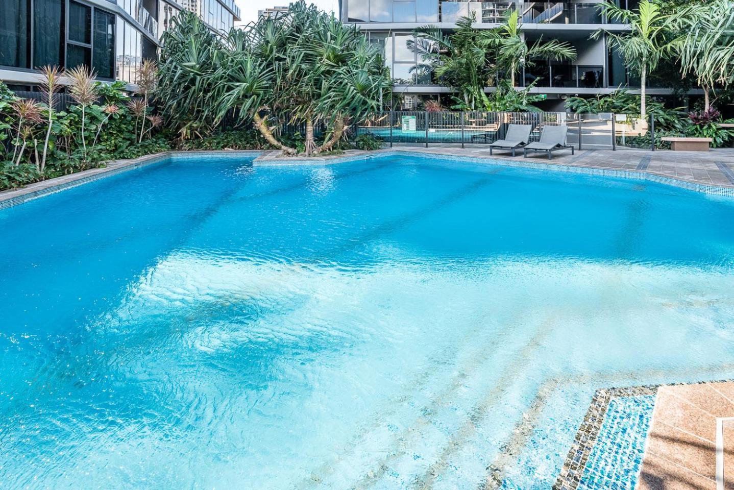 1-bedroom With Pool, Sauna, And Parking In South *