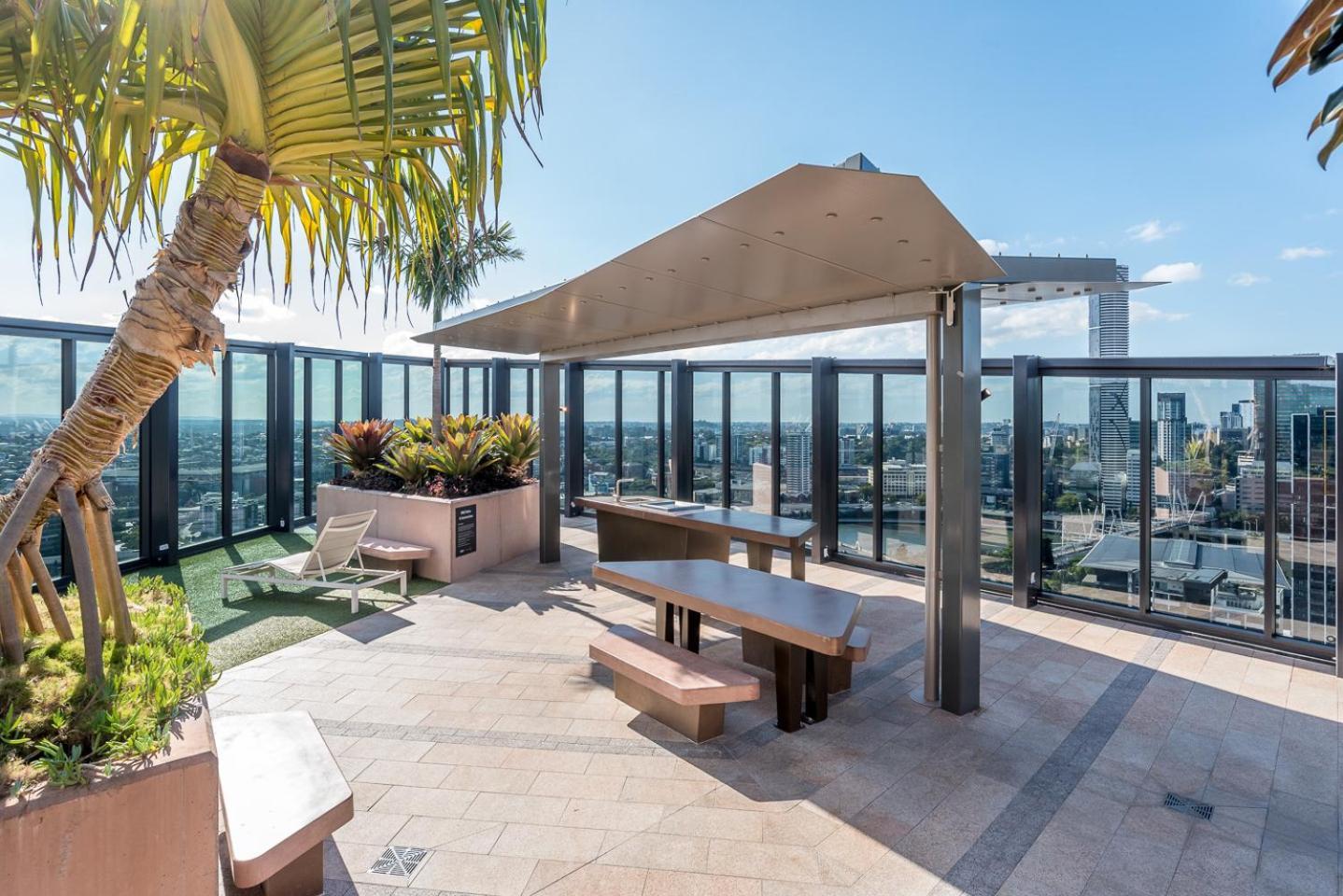 1-bedroom With Pool, Sauna, And Parking In South * Brisbane
